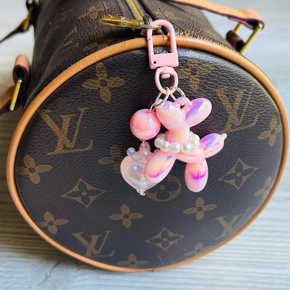 Accessories - 🌈 Rainbow Heart Crystal Balloon Dog Keychain Charm NWT